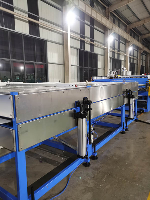 PP, PE Plastic Hollow Cross Section Plate Extrusion Line6