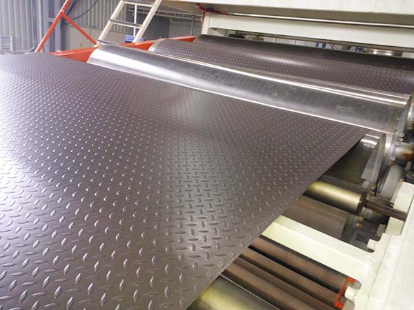 PVC composite floor leather extrusion machine9