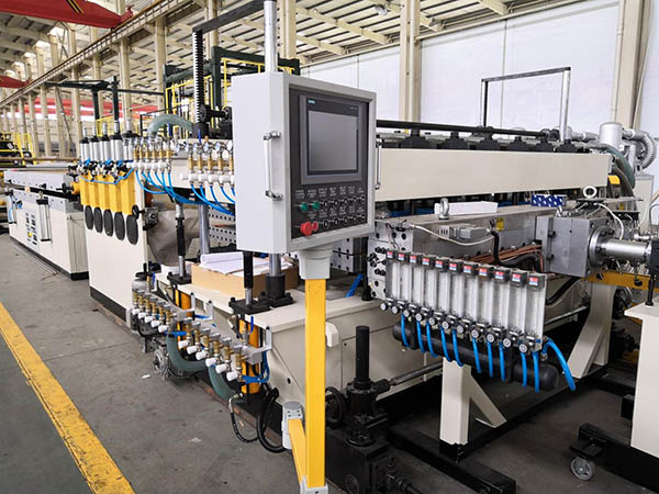 PC Hollow Sheet Extrusion Line7
